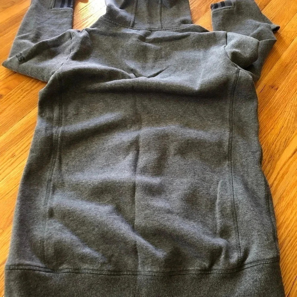 Adidas hoodie size small - Picture 4 of 4